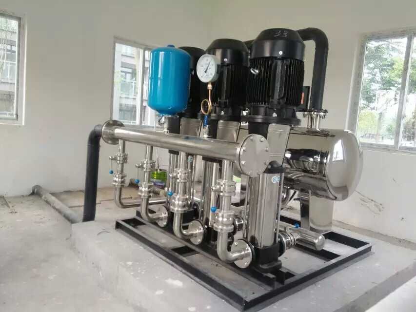 無負壓供水設(shè)備3泵.jpg 無負壓供水設(shè)備3泵.jpg